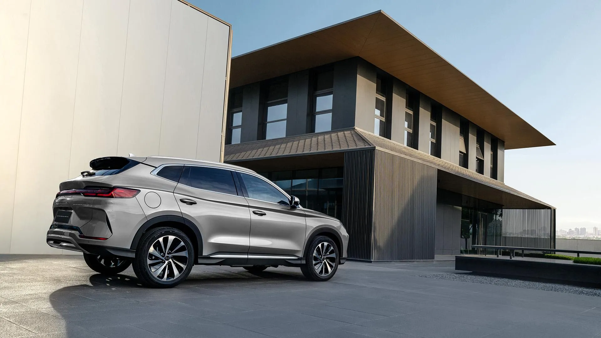 BYD Sealion 6 DM-i chi tiết ngoại thất - công nghệ Dragon Face